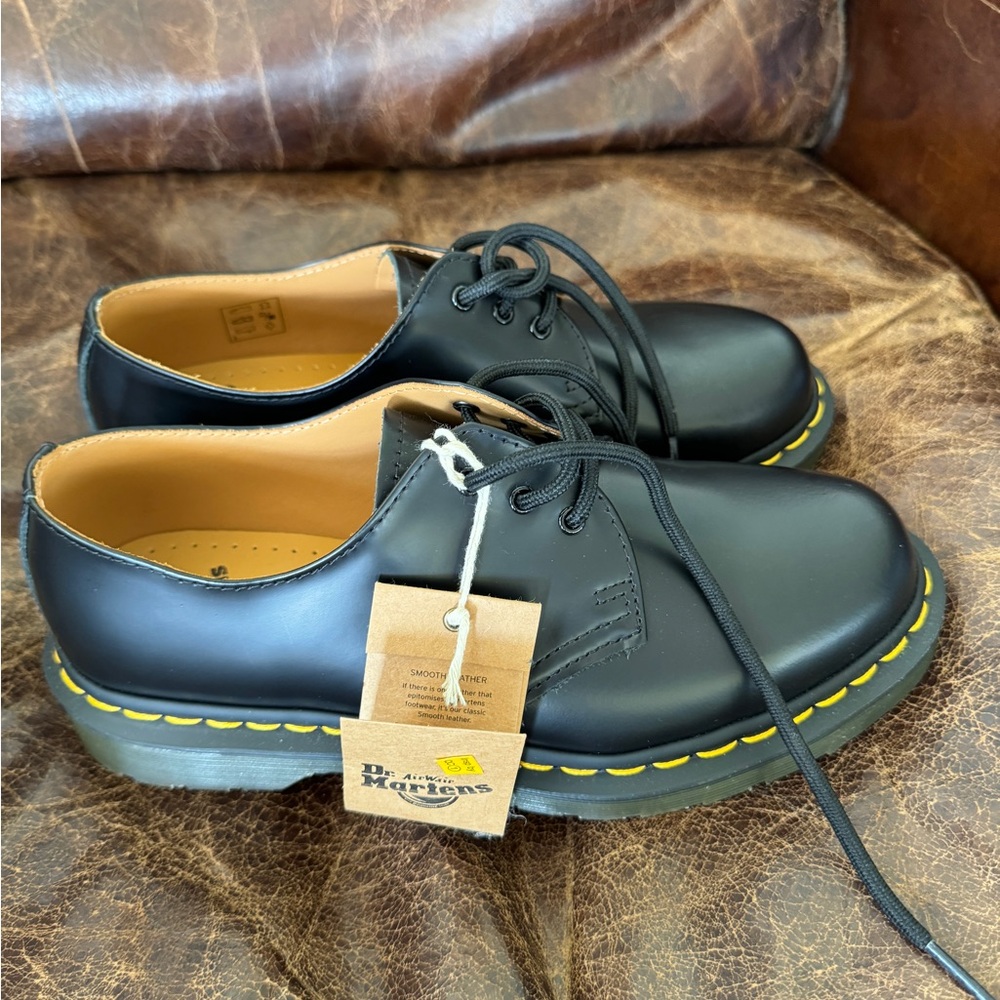 Dr. Marten Unisex Derby Lace Up Oxford Black Smooth